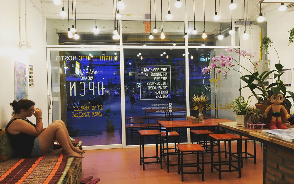 Warm White Hostel Bangkok Exterior photo